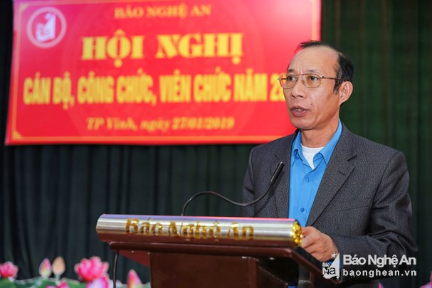 Đồng chí Chế Ngọc Bình - Chủ tịch Công đoàn Viên chức Nghệ An phát biểu tại hội nghị