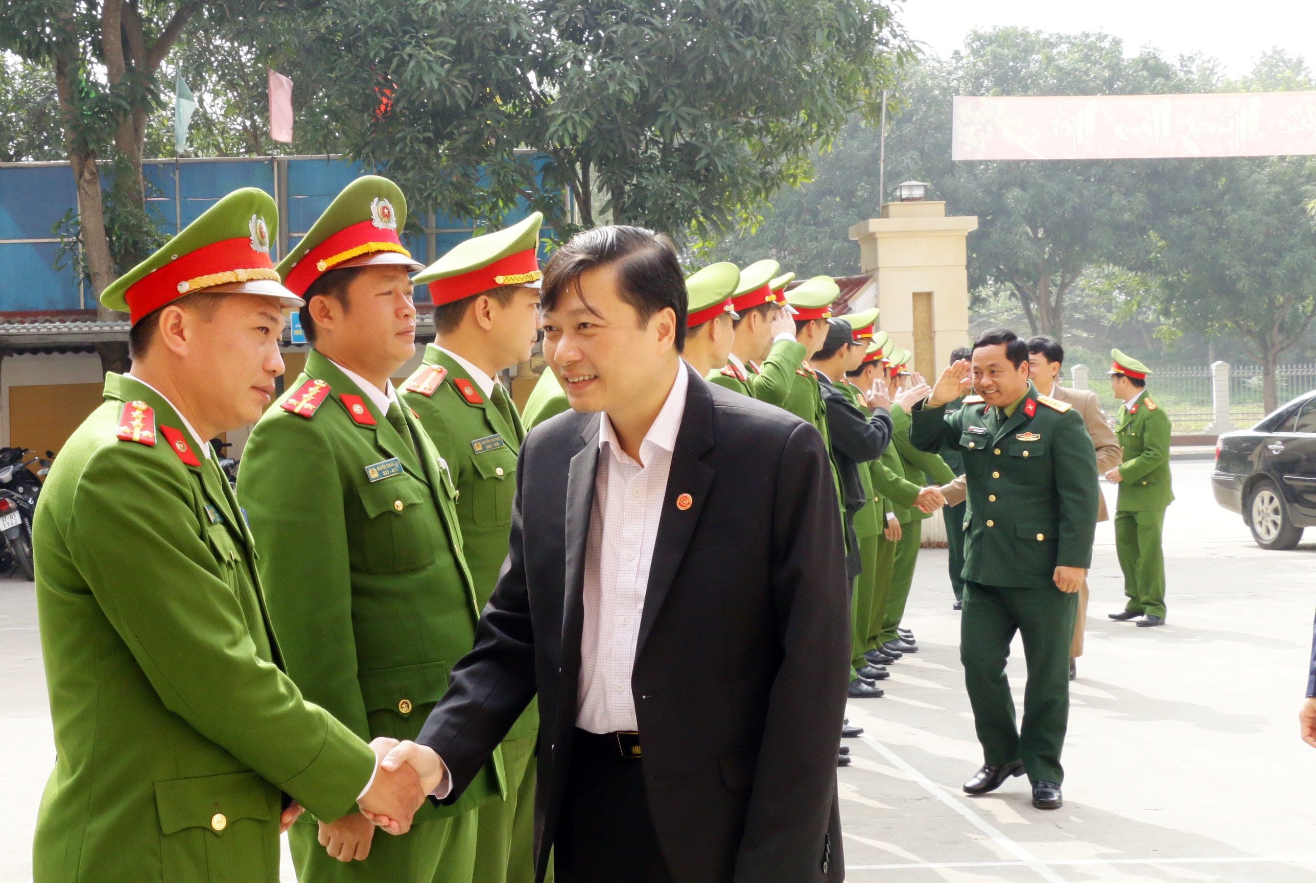 Đoàn đến thăm và chúc tết phòng Cảnh sát cơ động. Ảnh: Mỹ Hà