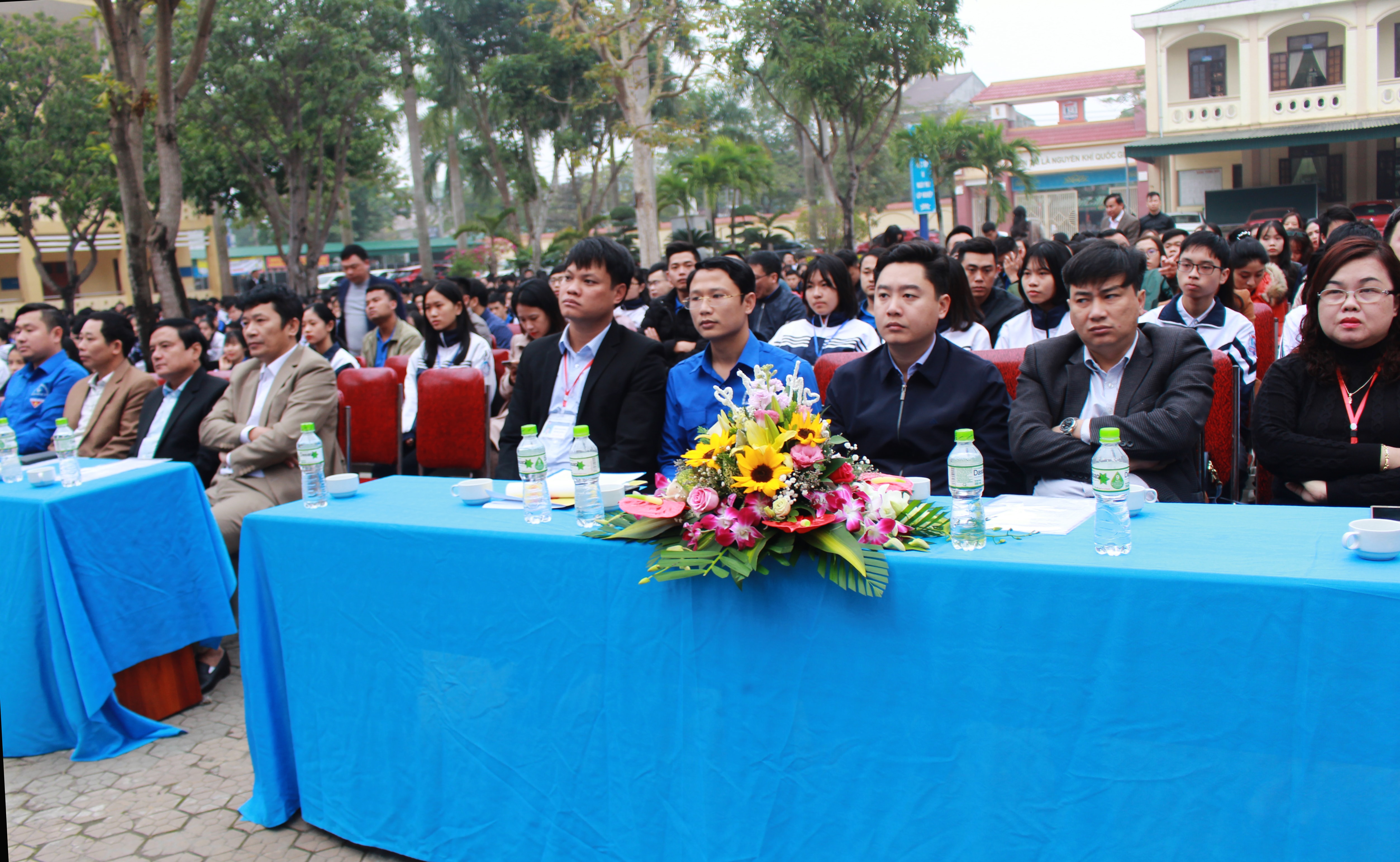 Các đại biểu tham dự Lễ phát động “Tuổi trẻ thành phố Vinh thi đua lập thành tích kỷ niệm 50 năm thực hiện Di chúc của Chủ tịch Hồ Chí Minh 1969 - 2019”. Ảnh: Phương Thúy