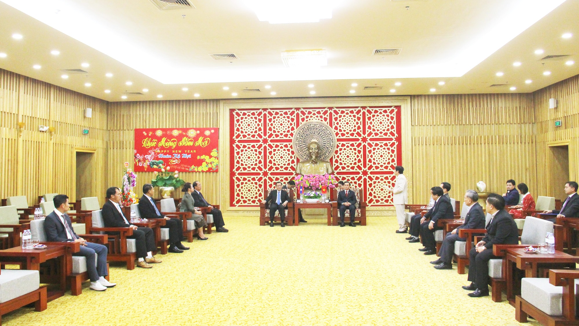 đoàn lào chúc tết