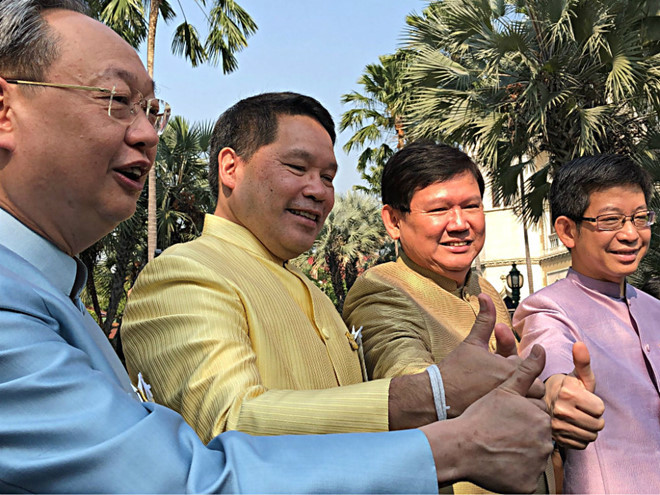 Bốn bộ trường tuyên bố từ bỏ nội các của Thủ tướng Prayut Chan-ocha /// Matichon 