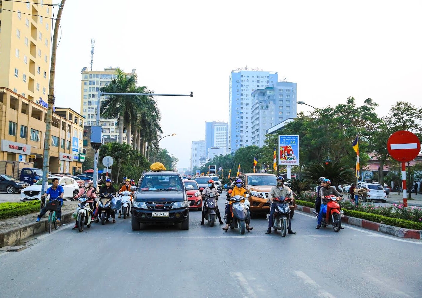 Camera giám sát giao thông tại ngã tư Quang Trung- Nguyễn Thái Học. Ảnh: Hải Vương