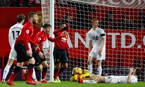 Man Utd đứng trước nguy cơ nhận thất bại đầu tiên dưới thời Solskjaer nhưng thoát hiểm đầy kịch tính. Ảnh: Reuters