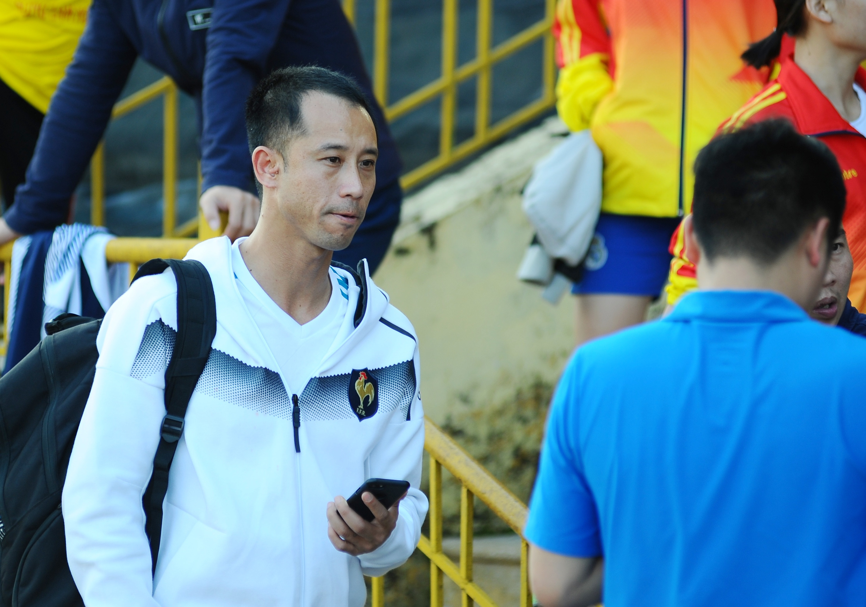 Cựu trung vệ Vũ Như Thành trong một chuyến công tác tại TP Vinh bất ngờ xuất hiện trên sân Vinh. Ảnh: Trung Kiên
