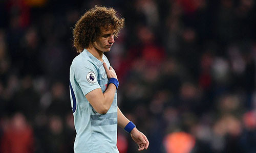 David Luiz mắc lỗi dẫn tới bàn nâng tỷ số lên 2-0 của Bournemouth. Ảnh: PA