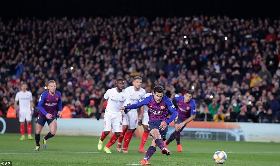 Coutinho mở tỷ số trên chấm 11m, châm ngòi cho cơn mưa bàn thắng tại Nou Camp.