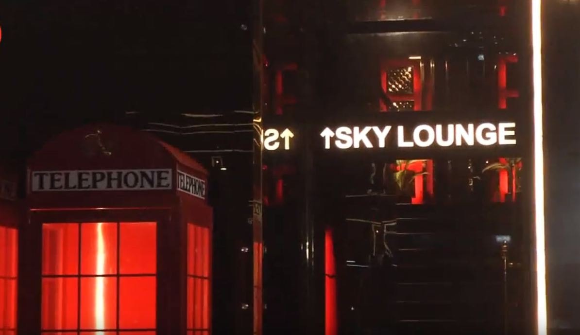 Quán bar Sky lounge tại số 02 Lê Hồng Phong, thành phố Vinh, Nghệ An vừa mới khai trương không lâu.