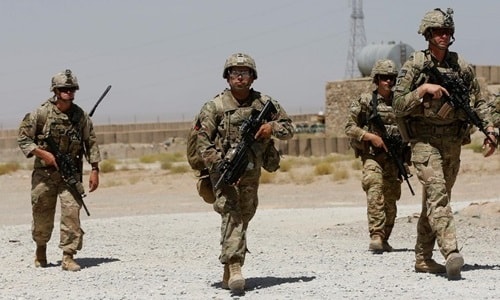 Lính Mỹ tuần tra tại căn cứ Quân đội quốc gia Afghanistan ở tỉnh Logar hồi tháng 8. Ảnh: Reuters.
