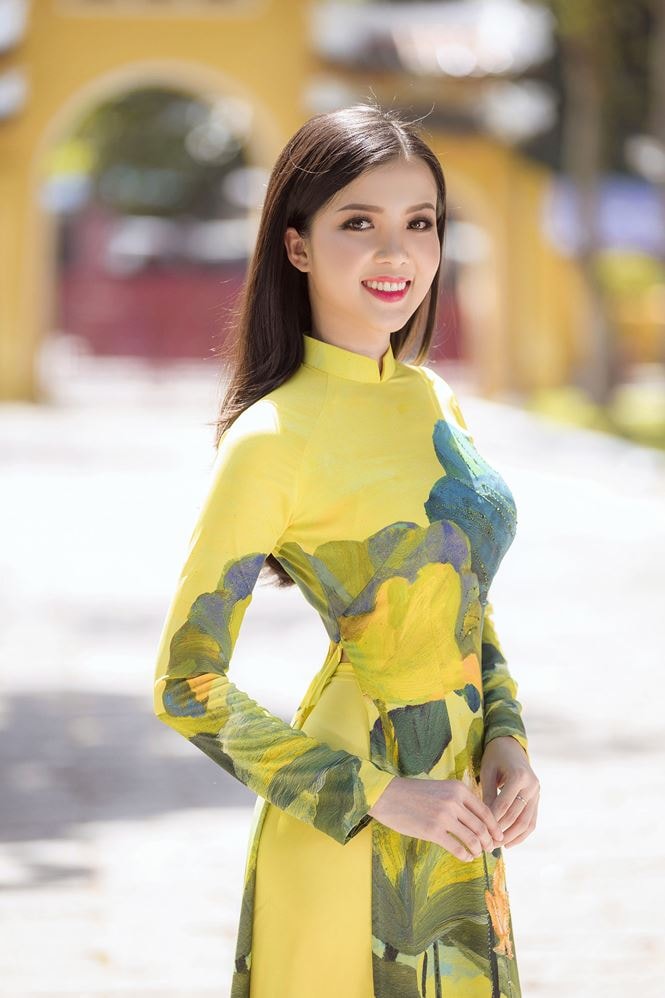 Hoa khôi Thúy Vi đọ sắc người đẹp Biển Đào Hà trong tà áo dài - ảnh 4