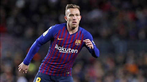 Arthur chấn thương khiến Barca khủng hoảng tuyến giữa