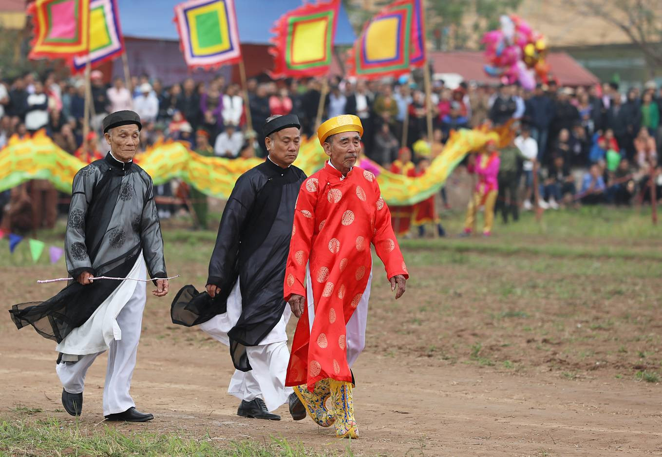 Năm nay người được chọn vào vai nhà vua là ông Nghị Văn Tiên, 74 tuổi ở thôn Đọi Tín (xã Đọi Tam, huyện Duy Tiên).