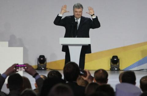 Ong Poroshenko to Nga secan thiep bau cu Ukraina