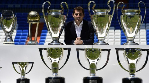Casillas đã trải qua một sự nghiệp mà mọi cầu thủ đều ước mơ, với 5 chức vô địch La Liga, 3 Champions League, 2 Cup Nhà Vua, 2 Siêu Cup châu Âu...