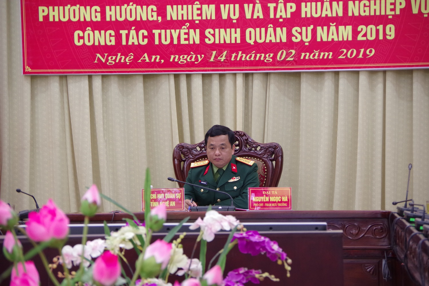 Đại tá Nguyễn Ngọc Hà, Phó Chỉ huy trưởng - Tham mưu trưởng Bộ CHQS tỉnh chủ trì tại điểm cầu tỉnh Nghệ An (Trần Dũng)
