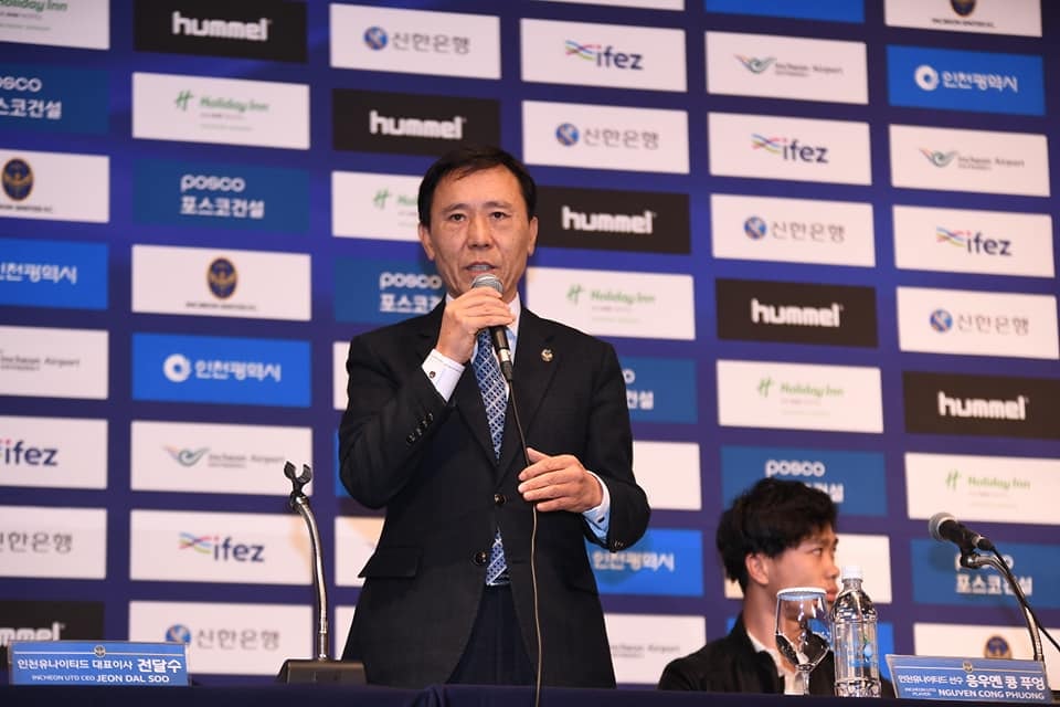 Phía đại diện CLB Incheon United phát biểu. Ảnh: CLB