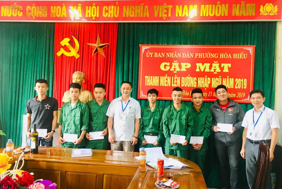 UBND phường Hòa Hiếu (thị xã Thái Hòa) gặp mặt động viên các tân binh chuẩn bị lên đường làm nghĩa vụ. 