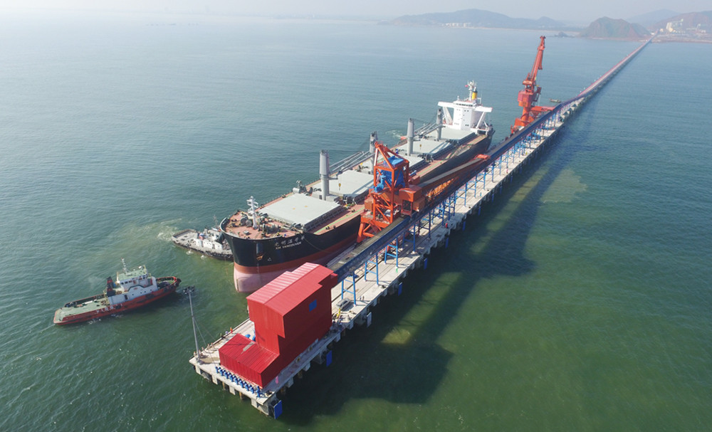 Cảng Vissai xã Nghi Thiết (Nghi Lộc) đưa vào khai thác tháng 10 - 2017 cho tàu trên 7 vạn tấn vào nhận hàng.