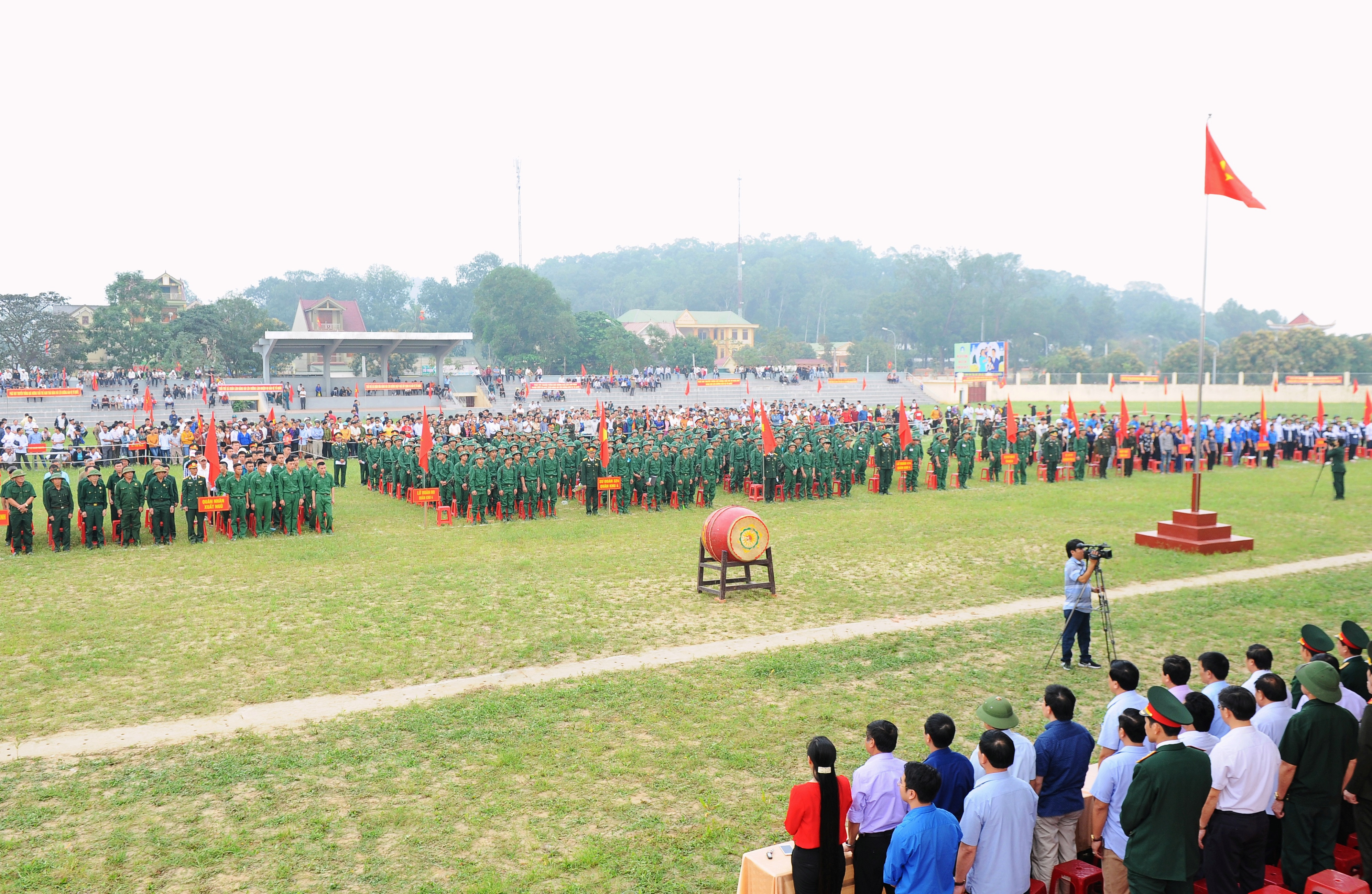 Toàn cảnh buổi Lễ giao, nhận quân năm 2019 tại huyện Nam Đàn. Ảnh: Thành Cường
