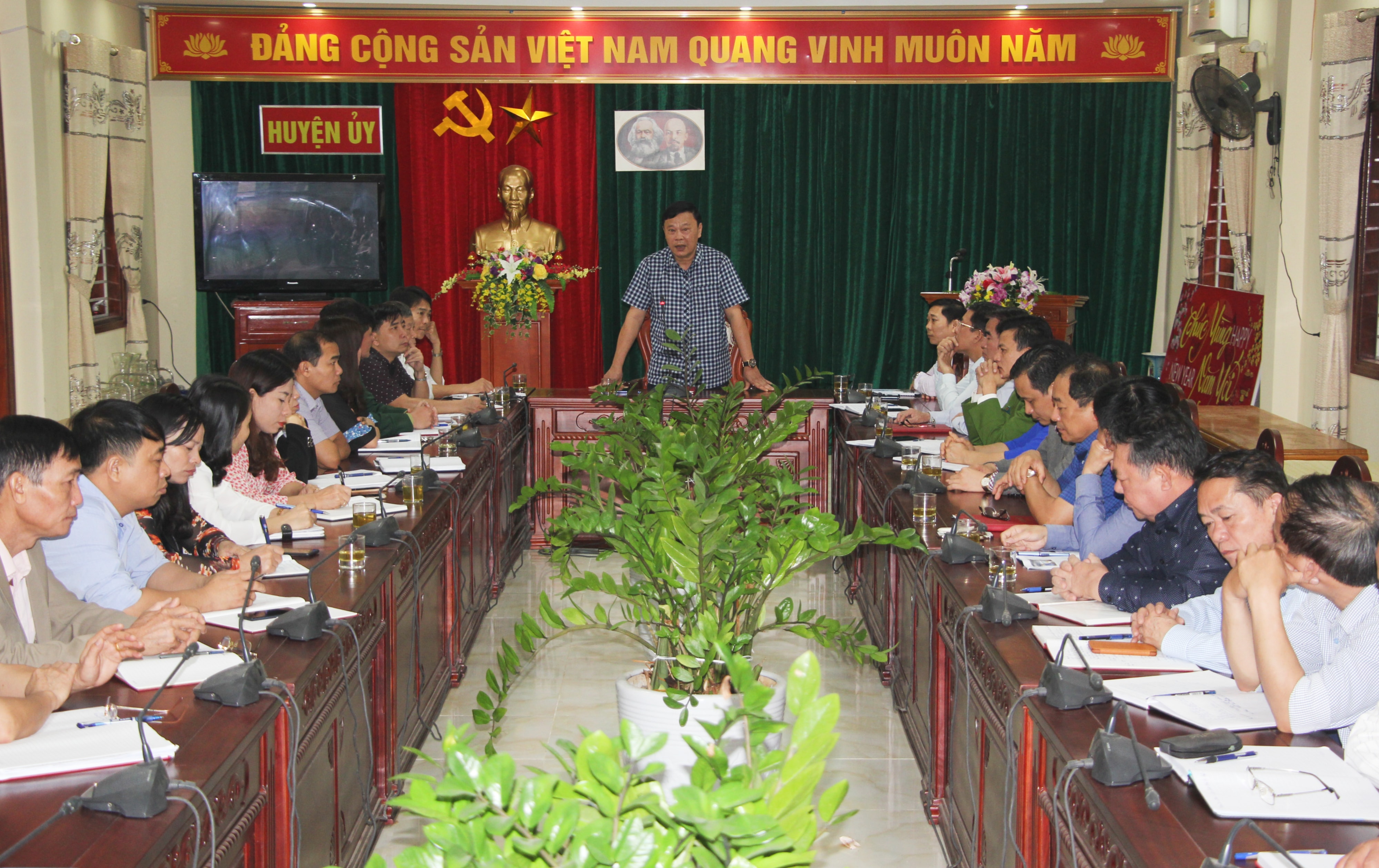 Cuộc họp bầu bổ sung Ủy viên Ban Thường vụ Huyện ủy Tân Kỳ. Ảnh: Phương Hảo 