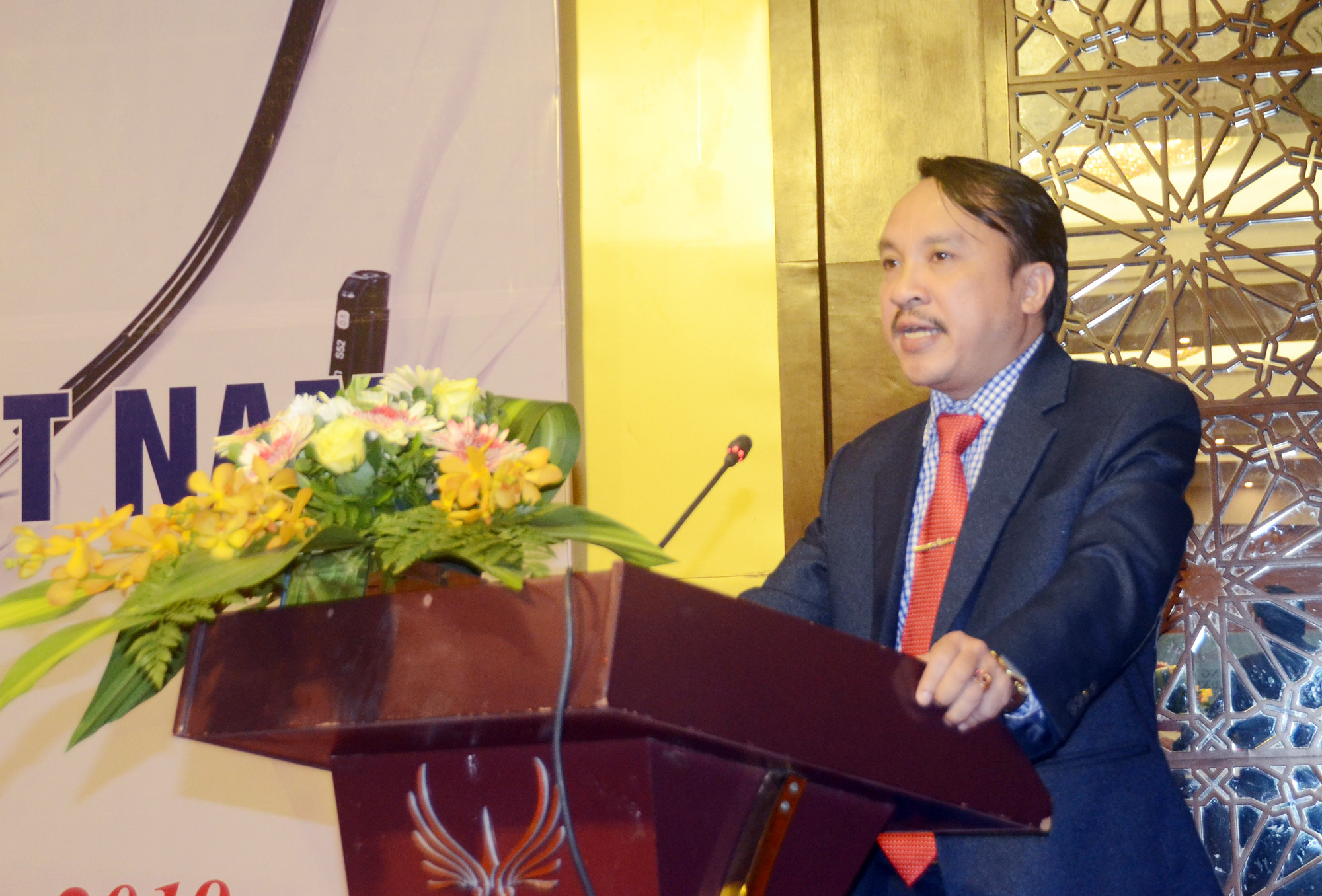 PGS.TS Dương Đình Chỉnh, Giám đốc Sở Y tế Nghệ An trình bày diễn văn kỷ niệm 64 năm Ngày Thầy thuốc Việt Nam. Ảnh: Thành Chung