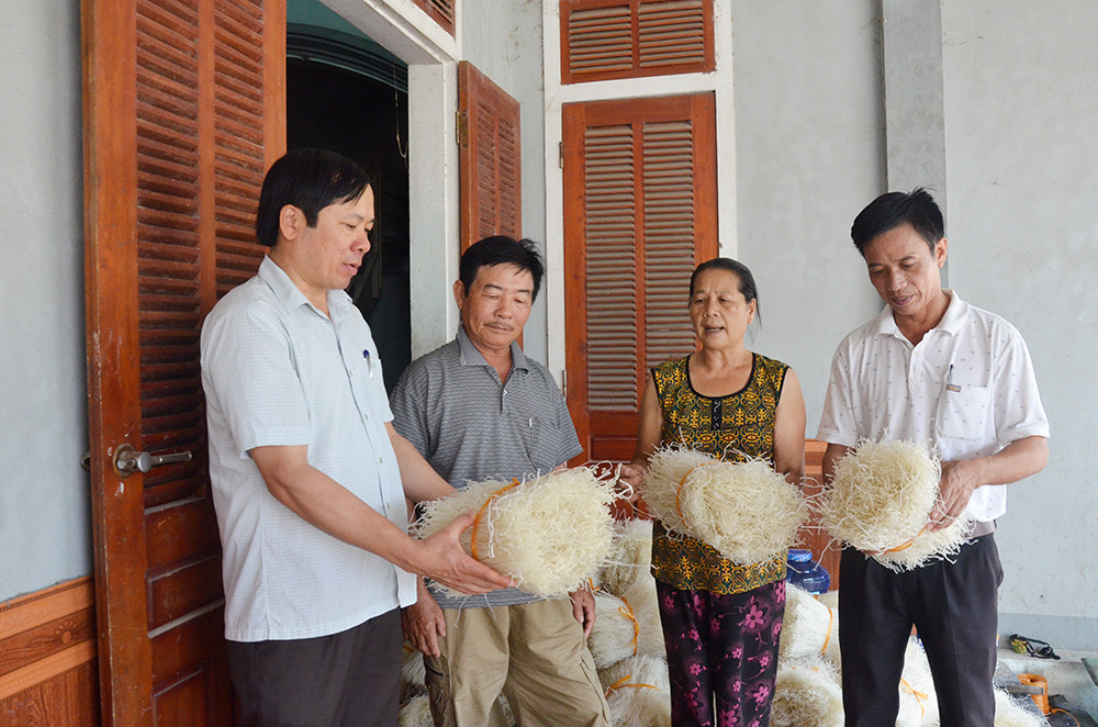 Mô hình sản xuất miến gạo tại làng Quy Chính xã Vân Diên (Nam Đàn). Ảnh: Thanh Lê