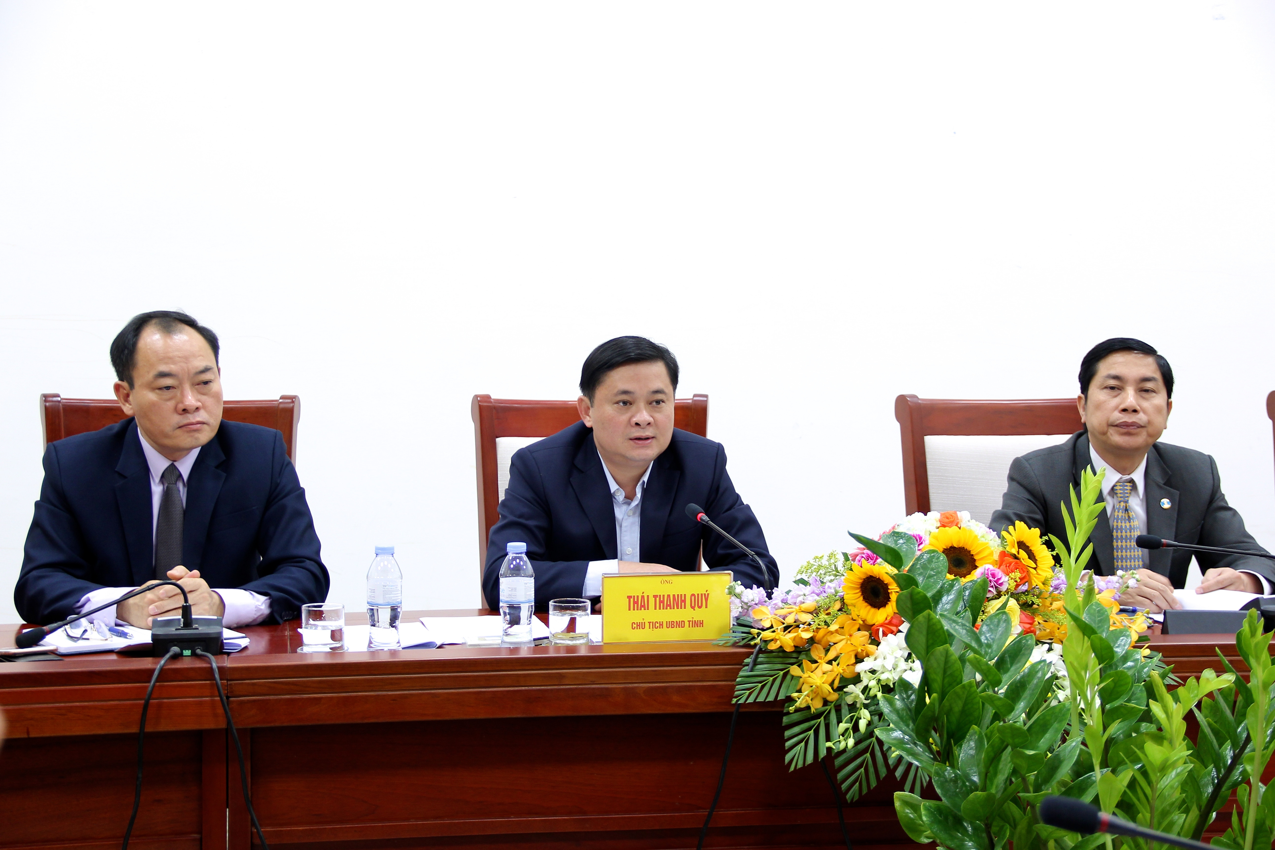 Chủ tịch UBND tỉnh Thái Thanh Quý đánh giá sự cần thiết của việc triển khai xây dựng hệ thống chiếu sáng tại các đô thị lớn. Ảnh: Mỹ Nga 