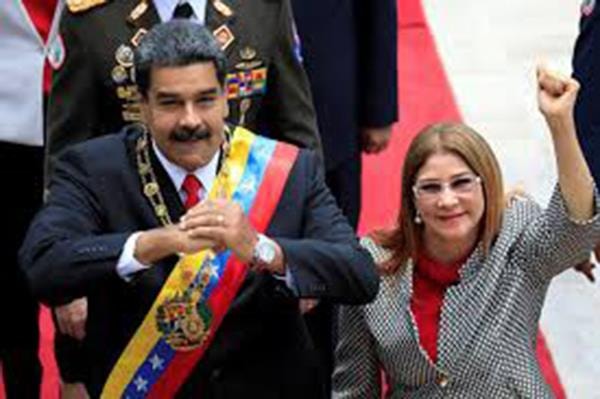 Tổng thống Maduro và phu nhân Ciliaedom Flores de Maduro. Ảnh: Reuters