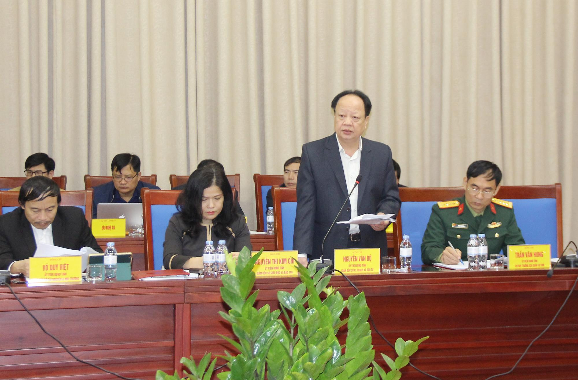 Giám đốc Sở Kế hoạch và Đầu tư Nguyễn Văn Độ giải trình một số vấn đề liên quan đến. Ảnh: Mai Hoa