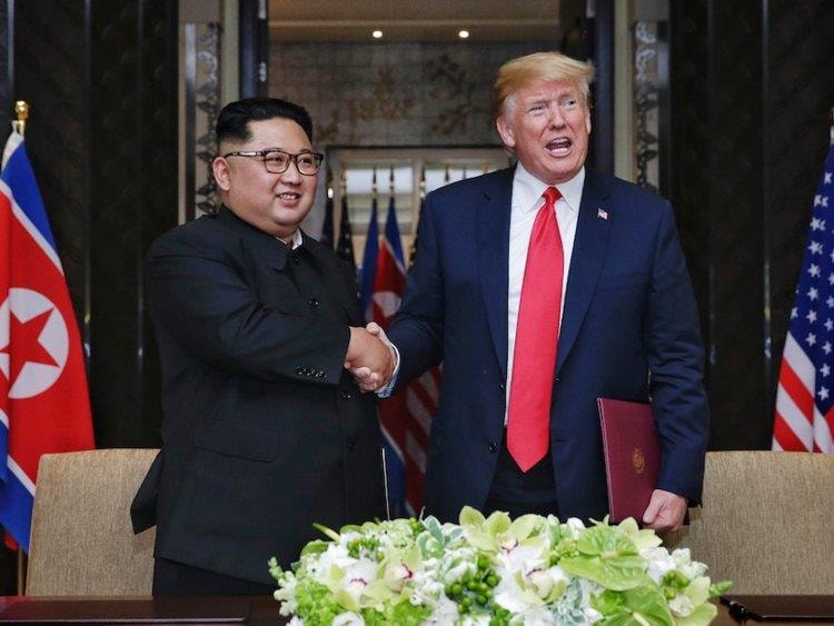 Nhà lãnh đạo Triều Tiên Kim Jong - un và Tổng thống Mỹ Donald Trump gặp nhau tại Singapore tháng 6.2018. Ảnh: Getty