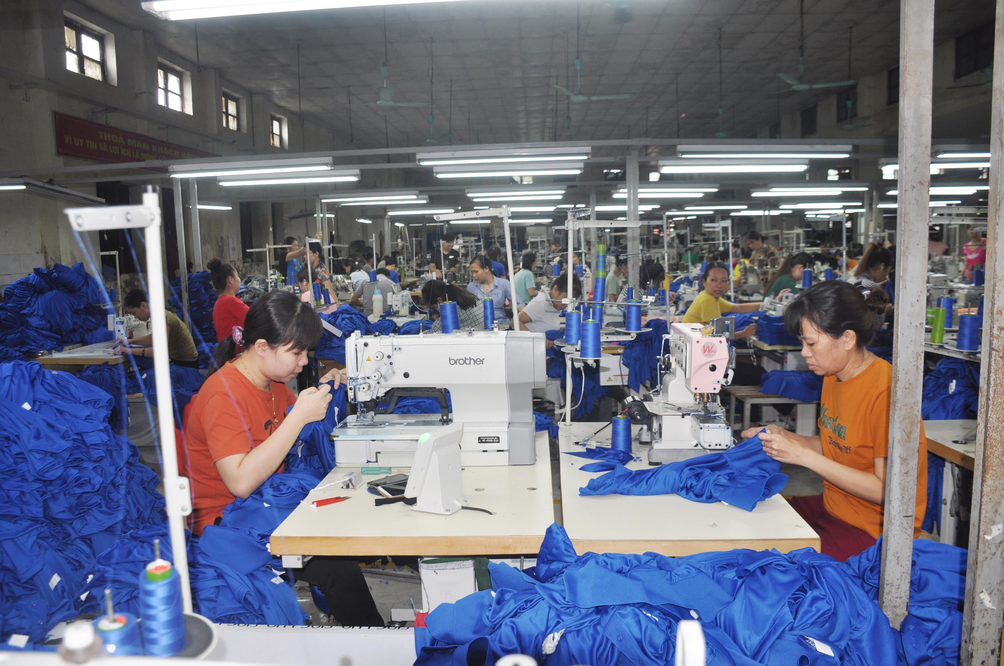 Nhà máy dệt may đã được đầu tư ở nhiều địa phương, thu hút nguồn lao động tại chỗ. Ảnh: Thu Huyền