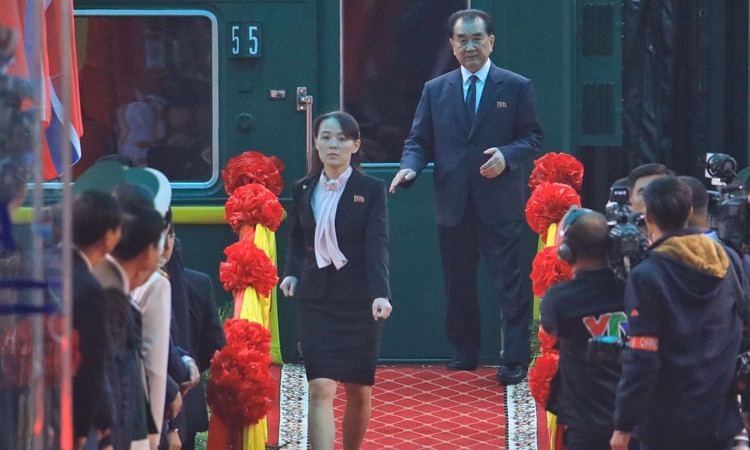 Kim Yo-jong, em gái Chủ tịch Triều Tiên Kim Jong-un, bước xuống sân ga Đồng Đăng, tỉnh Lạng Sơn, sáng ngày 26/2. Ảnh:Hữu Khoa.