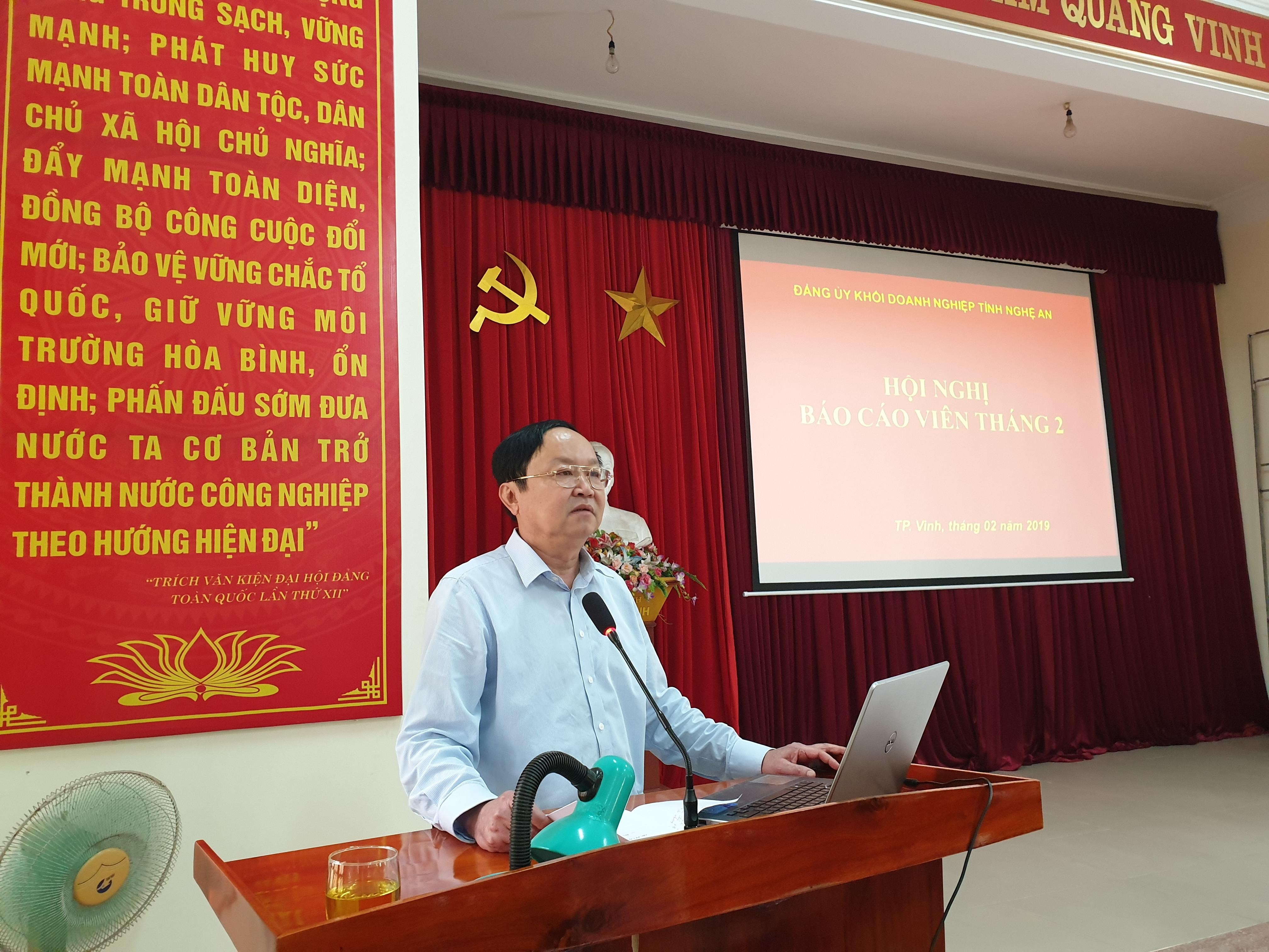 Bí thư Đảng ủy Khối Doanh nghiệp Thái Khắc Thư phát biểu tại hội nghị. Ảnh: Khánh Hồng