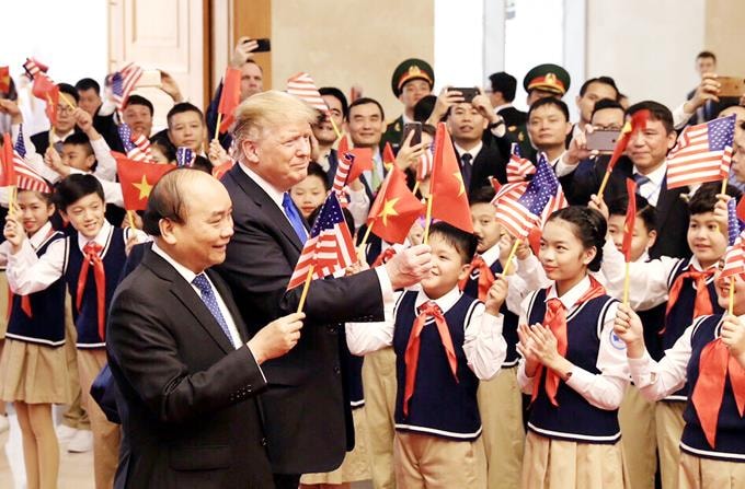 Thủ tướng Nguyễn Xuân Phúc và Tổng thống Mỹ Donald Trump tại Văn phòng chính phủ trưa 27-2