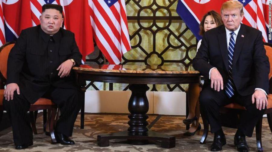 Nhà lãnh đạo Kim Jong-un và Tổng thống Donald Trump trong cuộc gặp thượng đỉnh lần thứ hai tại Hà Nội. Ảnh: CNN