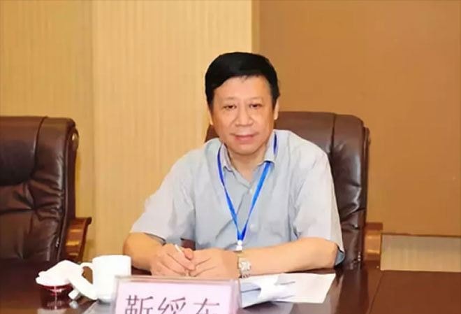 Cận Tuy Đông khi còn giữ chức