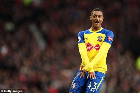 Valery và pha ăn mừng bàn thắng mở tỉ số cho Southampton trước Manchester Utd