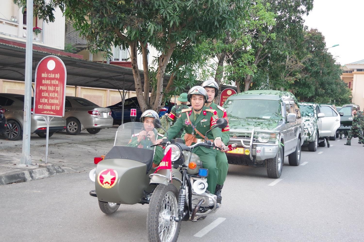 Thực hành hành quân di chuyển làm nhiệm vụ chuyển trạng thái SSCĐ