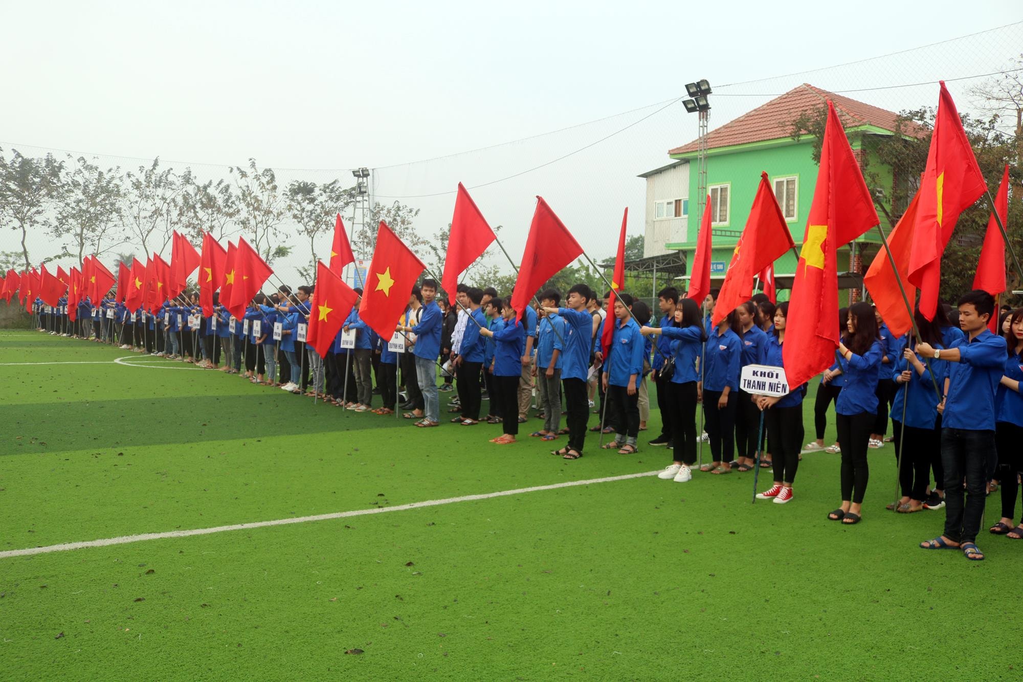 Lễ ra quân hưởng ứng Tháng thanh niên ở Quỳnh Lưu. Ảnh: Hồng Diện