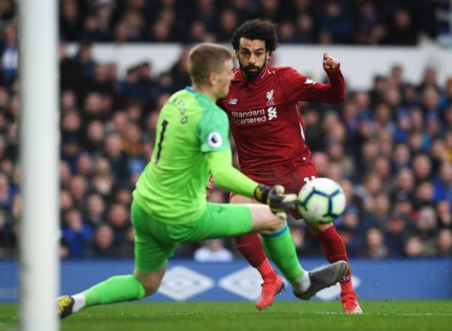 Salah không thể ghi bàn dù đã đối mặt với thủ thành Pickford.