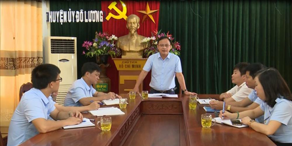 Một cuộc họp của Ủy ban Kiểm tra Huyện ủy Đô Lương để tham mưu cho cấp ủy ra quyết định xử lý kỷ kuật đối với tổ chức đảng và đảng viên sau kiểm tra. Ảnh: Minh Chi