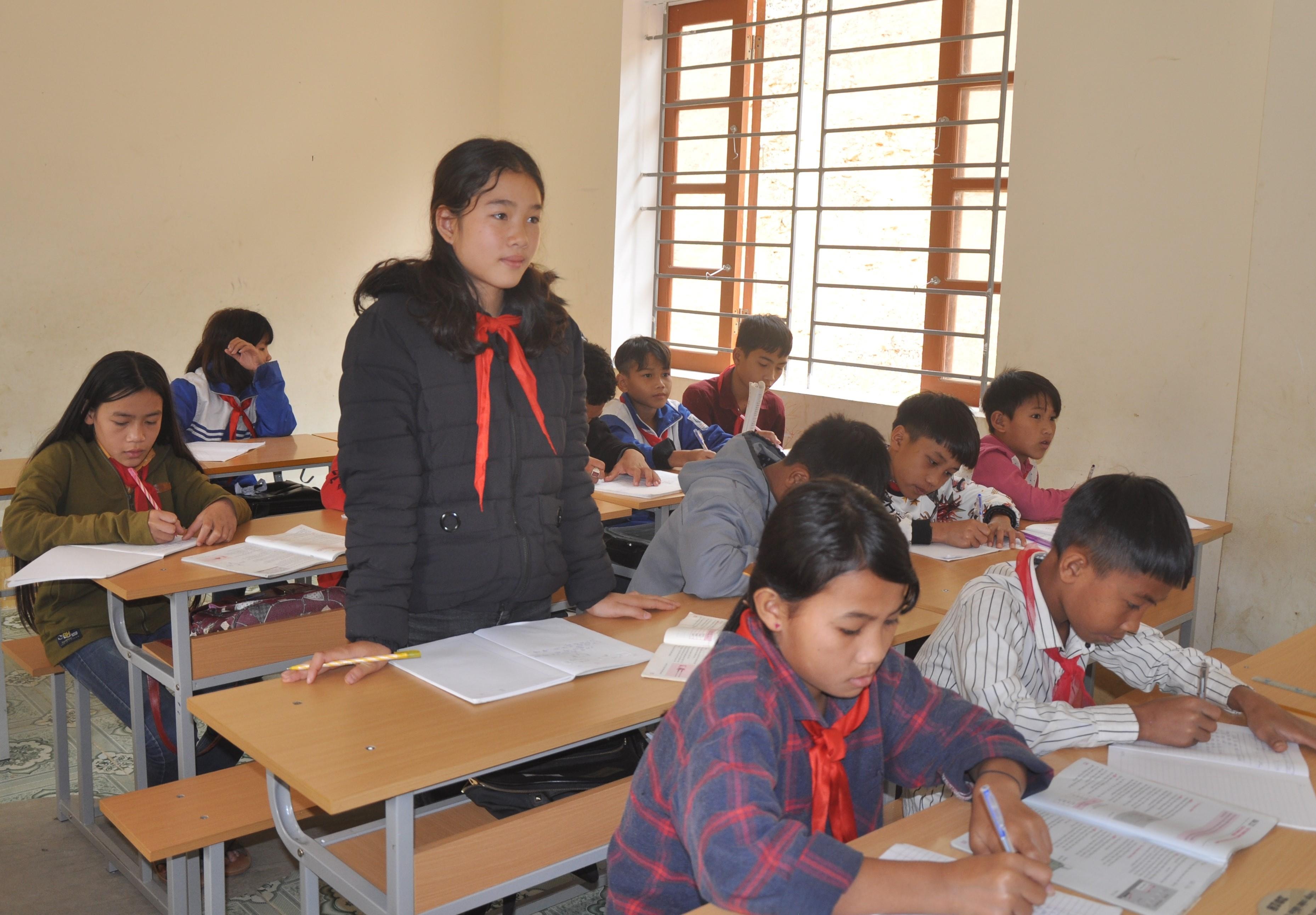 Lương Thị Lan Anh tích cực phát biểu, xây dựng bài