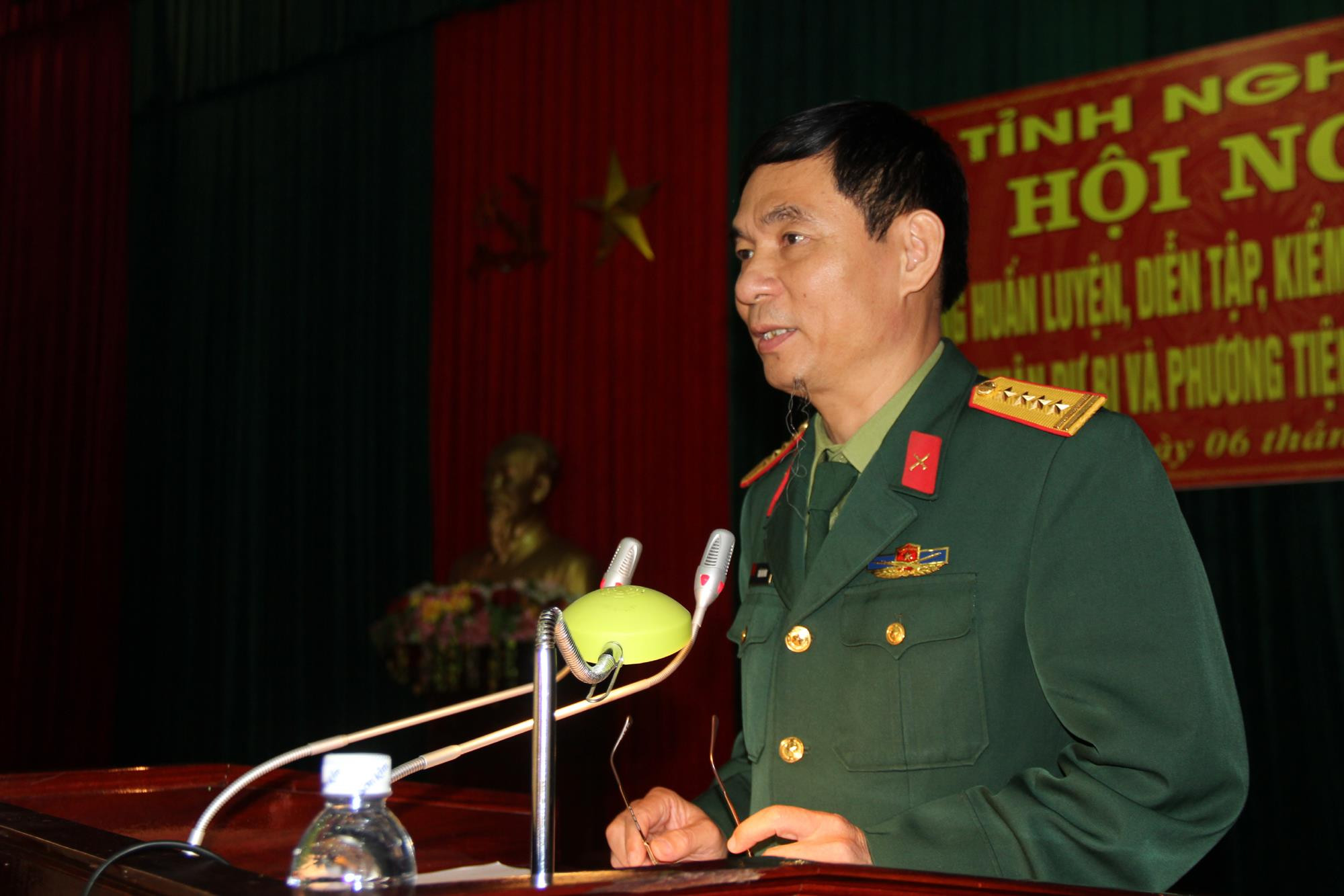 Đại tá Trần Văn Hùng phát biểu chỉ đạo. Ảnh: Tiến Hùng