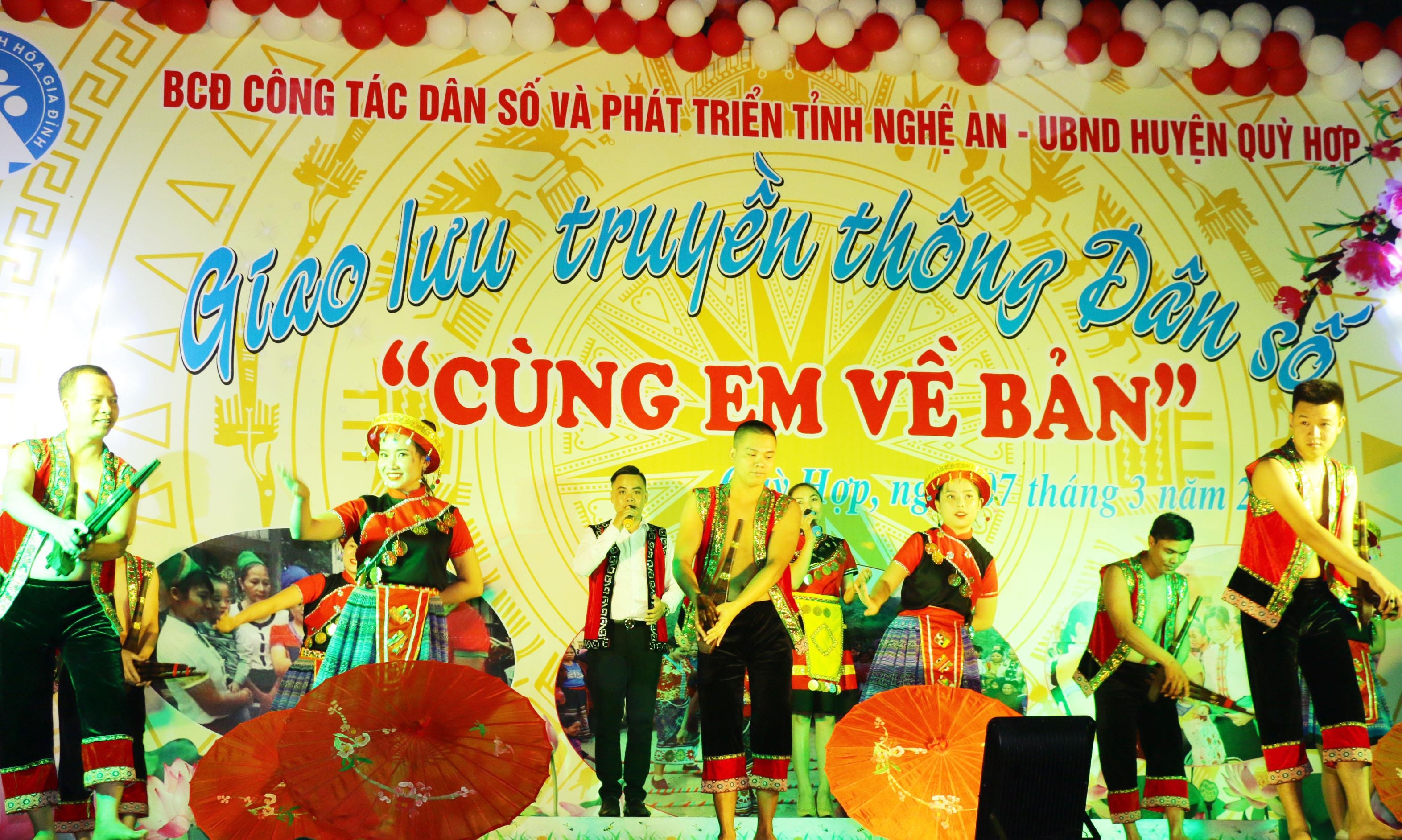 Tiết mục văn nghệ mang đậm bản sắc văn hóa các dân tộc thiểu số. Ảnh: Mỹ Hà