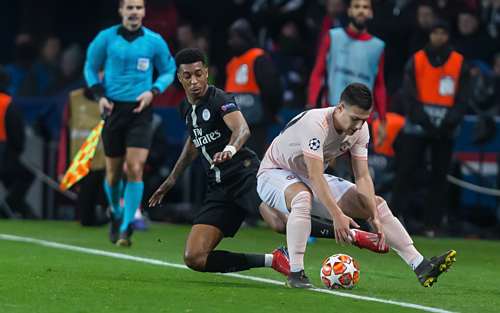 Trận đấu giữa PSG và Man Utd không chỉ quyết liệt trên sân mà còn dẫn tới hậu quả bên ngoài. Ảnh:AFP.