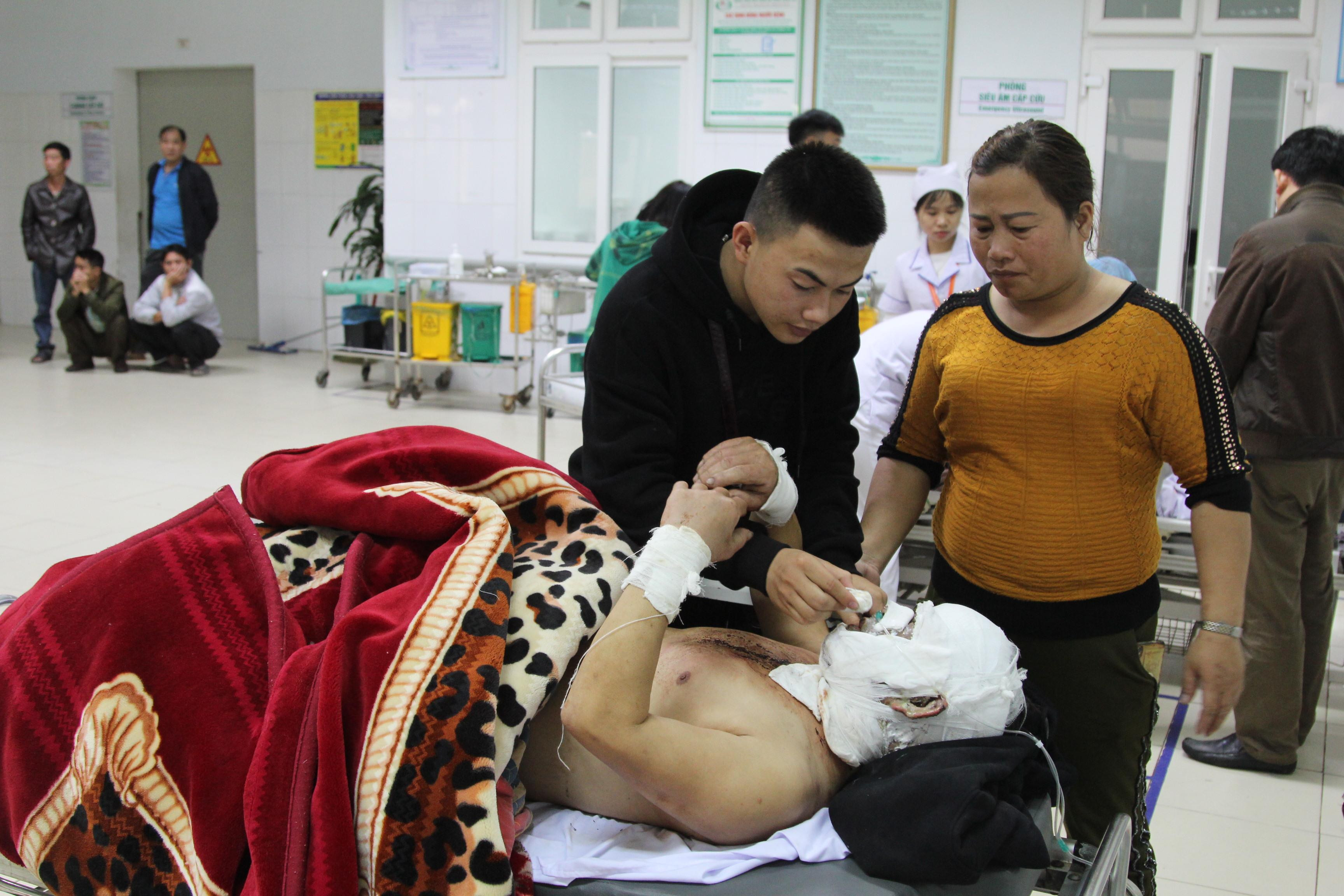 2 nạn nhân bị thương nặng đã được chuyển ra bệnh viện tại Hà Nội tiếp tục điều trị. Ảnh: P.B