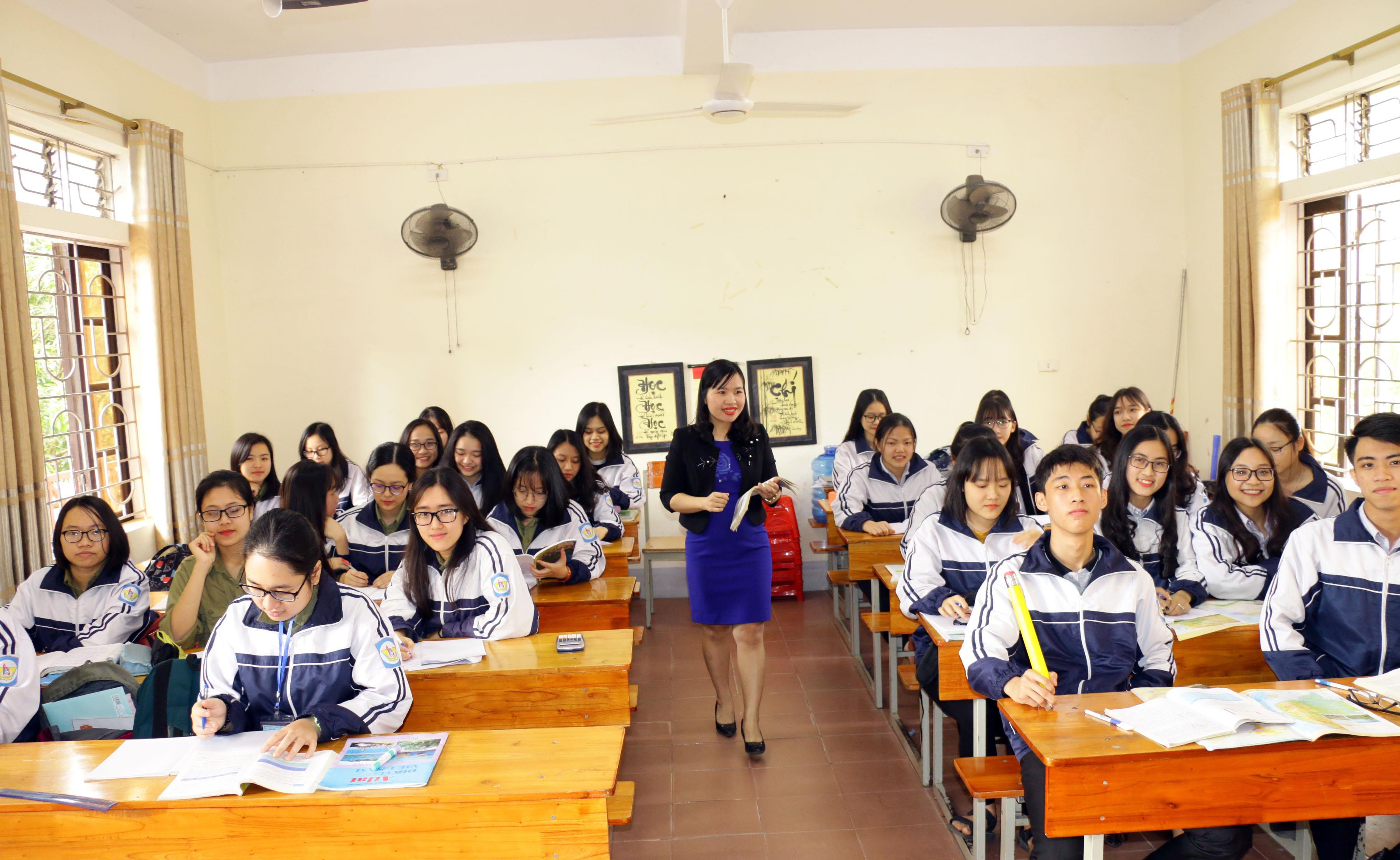 Giờ học của học sinh Trường THPT chuyên Phan Bội Châu. Ảnh: Mỹ Hà