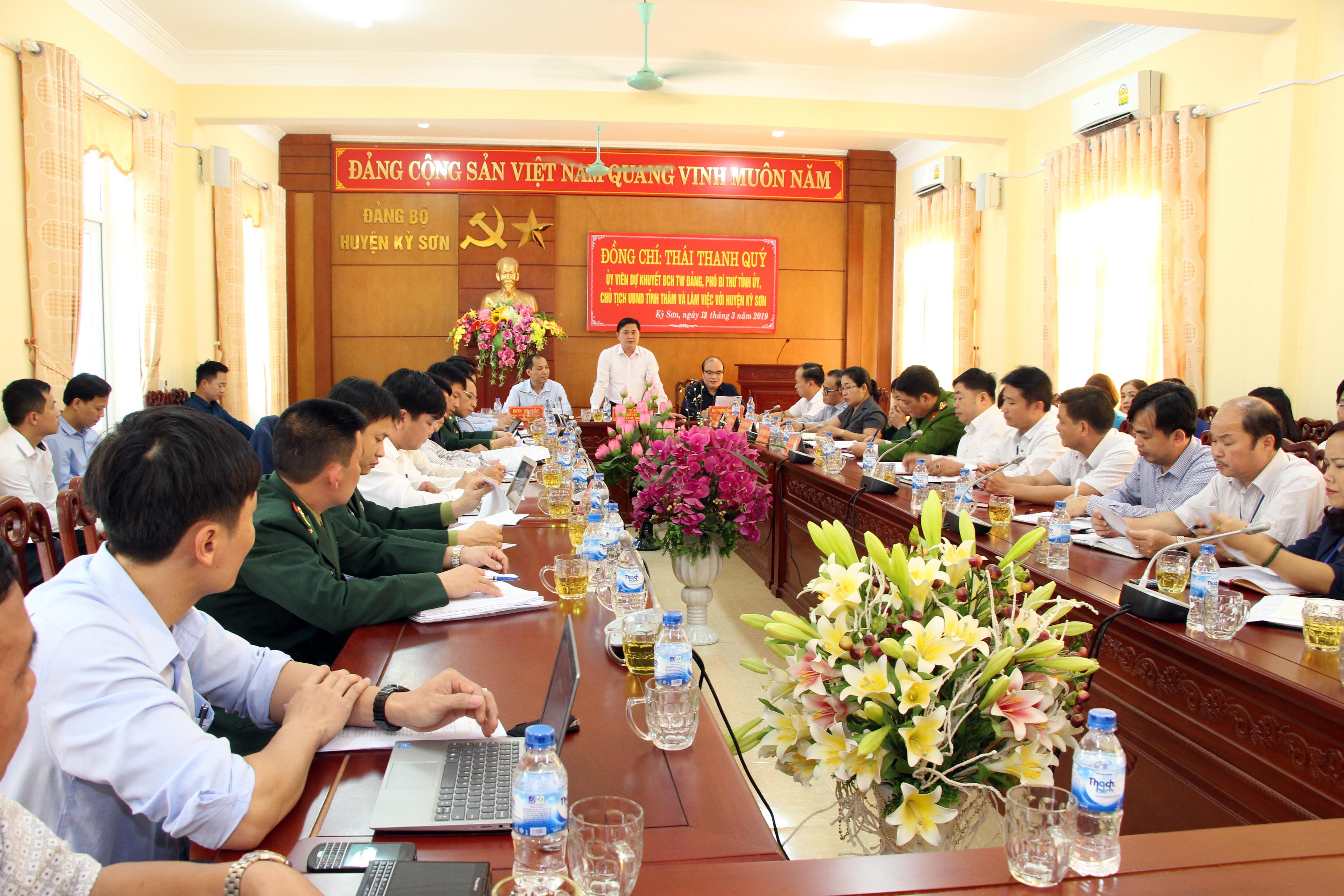 Quang cảnh buổi làm việc. Ảnh: Đào Tuấn