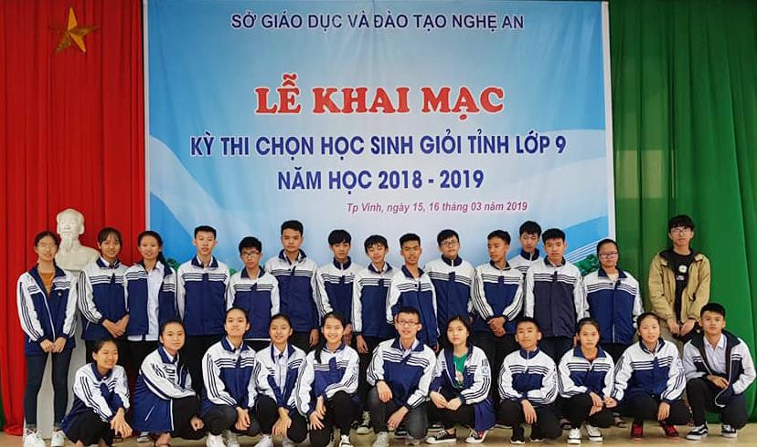 Các đội tuyển lớp 9 tham dự Kỳ thi học sinh giỏi tỉnh năm 2019 ở điểm thi Trường THPT Hà Huy Tập. Ảnh:  Mỹ Hà