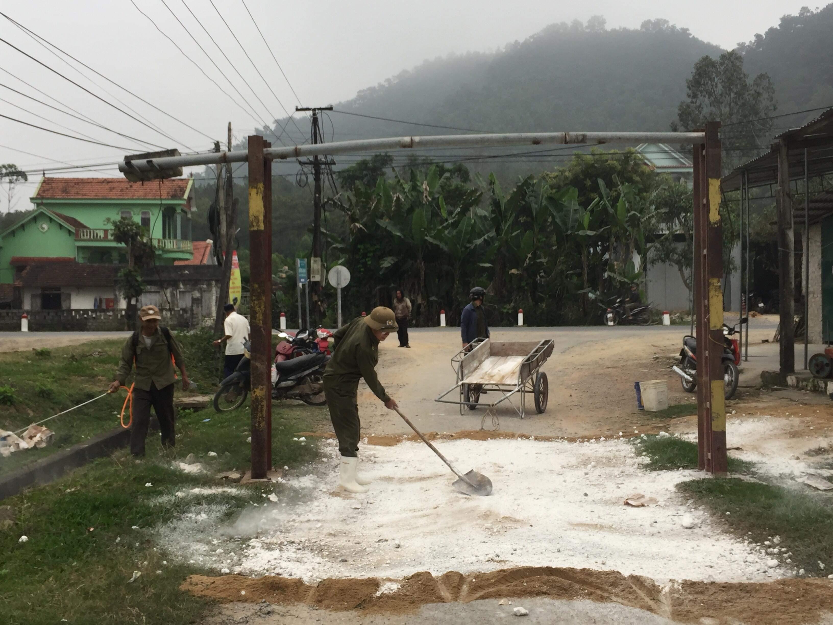 Lập chốt kiểm dịch tả lợn châu Phi ở vùng dịch Quỳnh Lưu 