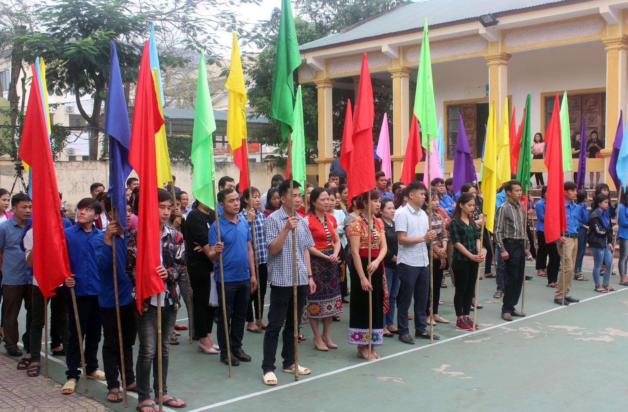 Đông đảo cán bộ và học sinh huyện Tương Dương hưởng ứng Ngày thế giới phòng chống bệnh lao. Ảnh: Thanh Hoa